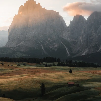 Autumn on the Alpe di Siusi 🍂 Golden landscapes, quiet trails and crisp mountain air.